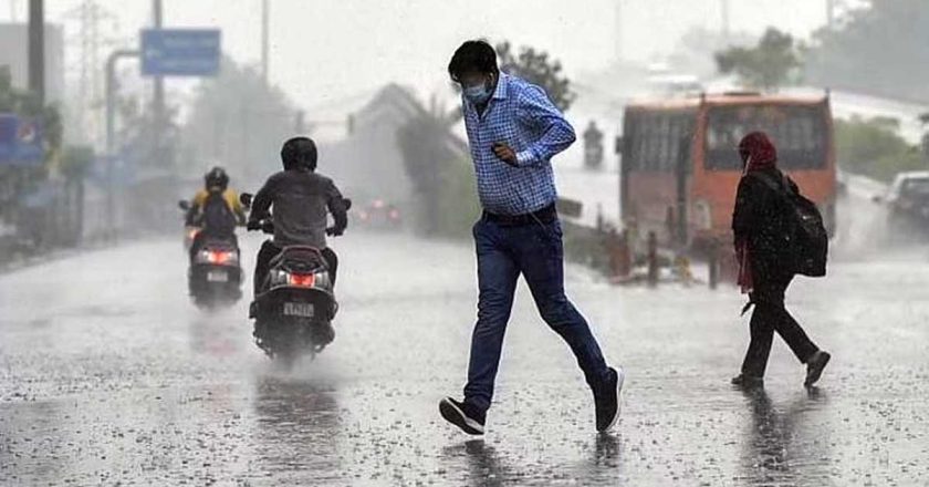 आजपासून चार दिवस राज्यात गारपीटीसह मुसळधार पावसाचा इशारा, ‘या’ जिल्ह्यांना हवामान विभागाचा अलर्ट