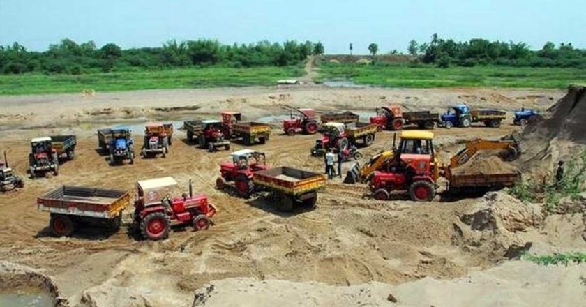 आता महाराष्ट्रदिनापासून बांधकामाची वाळू मिळवा स्वस्त दरात, वाळूमाफियांच्या मक्तेदारीवर येणार टाच