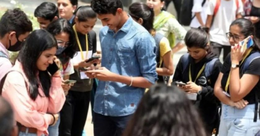 JEE Main 2025: फायनल आन्सर कीमधील त्रुटींमुळे १२ प्रश्नच हटवल्यामुळे एनटीएच्या विश्वासार्हतेवर प्रश्नचिन्ह, नेमकी चूक झाली कुठे?