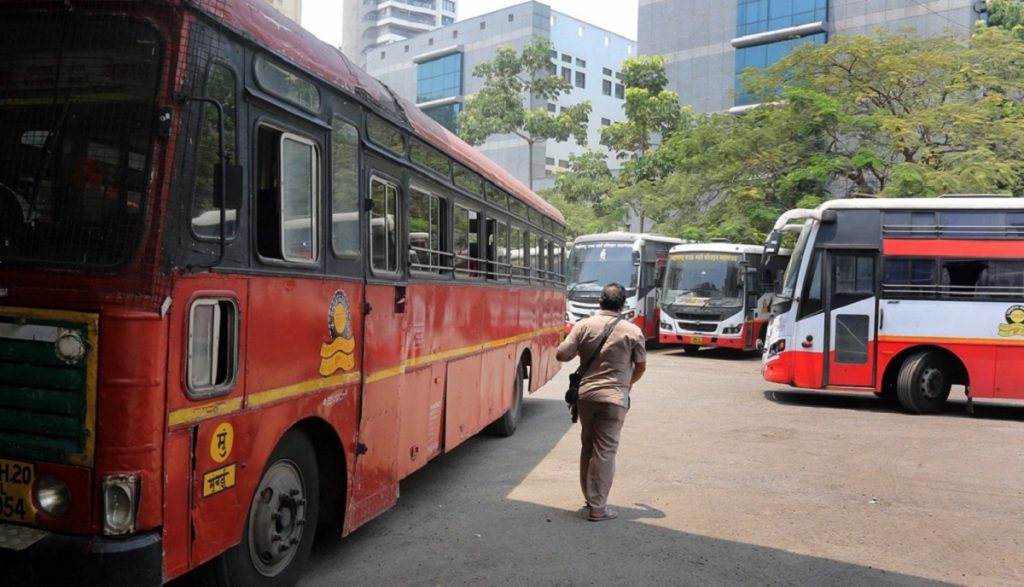सेवानिवृत्त एसटी कर्मचाऱ्यांना पत्नीसह वर्षभर मोफत प्रवास, परिवहन मंत्र्यांची घोषणा