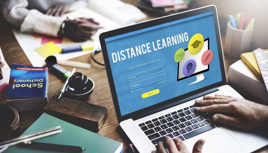 आरोग्यसेवा व संबंधित विषयांतील ऑनलाइन, मुक्त आणि दूरस्थ अभ्यासक्रमांवर यूजीसीची बंदी; चालू शैक्षणिक वर्षापासूनच प्रवेश न देण्याचे निर्देश