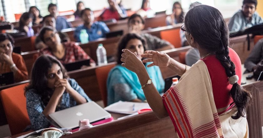 १ ऑक्टोबर २०२५ च्या विद्यार्थी संख्येवर राज्यातील अनुदानित महाविद्यालयातील शिक्षक व शिक्षकेतर पदांचा कार्यभार निश्चितीचे आदेश, अनेकांच्या नोकऱ्यांवर गंडांतर?