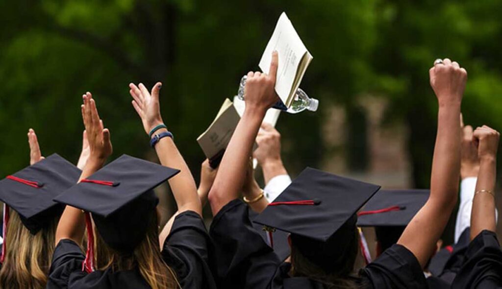 ऑनर्स पदवी अभ्यासक्रमाचे चौथे वर्ष सुरू करण्यासाठी महाविद्यालयांनी स्वतंत्र परवानगी घेणे अनिवार्य, वाचा उच्च व तंत्र शिक्षण विभागाच्या मार्गदर्शक सूचना