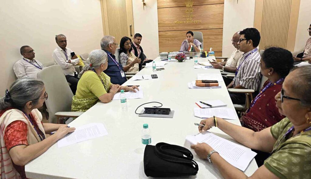 अंगणवाडी सेविकांच्या निवृत्तीचे वय ६० वरून होणार ६५ वर्षे, अंगणवाडी बालकांच्या आहाराचीही होणार दरवाढ