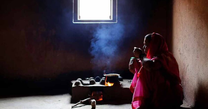 राज्यातील विधवा, परित्यक्ता, घटस्फोटित, अविवाहित आणि एकट्याने संसाराचा भार सांभाळणाऱ्या एकल महिलांसाठी धोरणाचा मसुदा तयार करण्यासाठी समिती स्थापन
