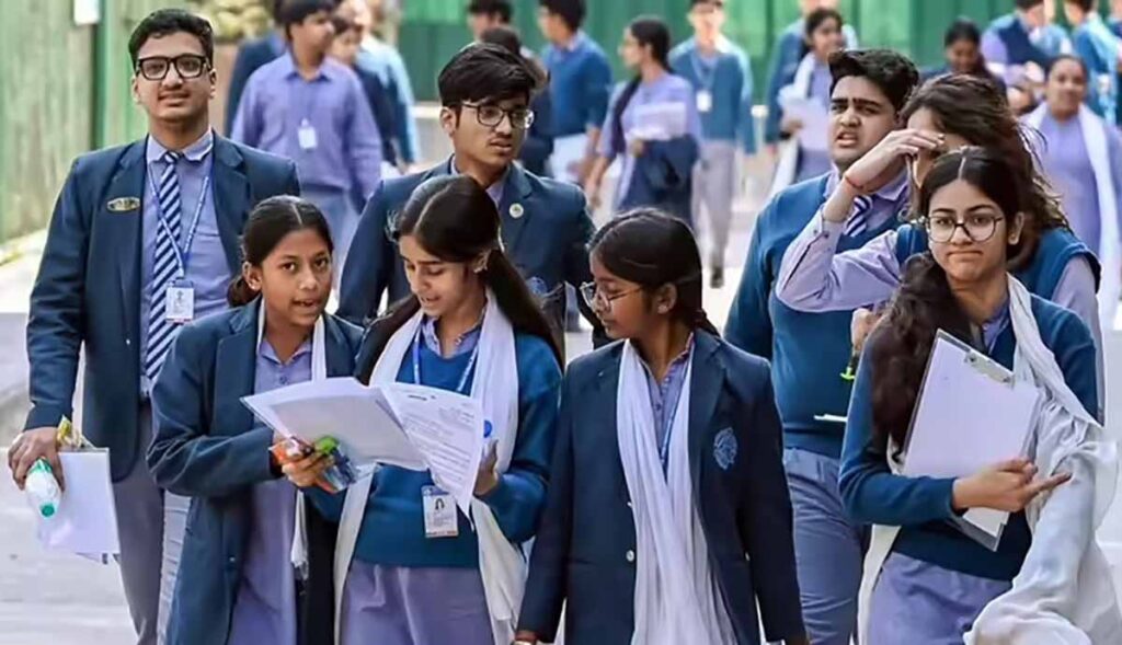 अतिवृष्टीच्या पार्श्वभूमीवर अकरावी प्रवेश प्रक्रियेच्या विशेष फेरीस ८ जुलैपर्यंत मुदतवाढ, शिक्षण संचालनालयाचा मोठा निर्णय