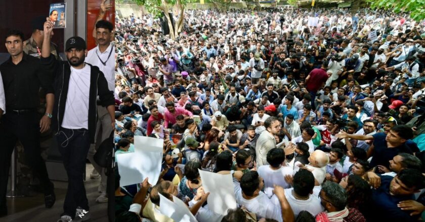 कॉक्रोच जनता पार्टीचे संस्थापक अभिजीत दिपके जंतर-मंतरवर दाखल, प्रचंड पोलिस बंदोबस्तात आंदोलन सुरू