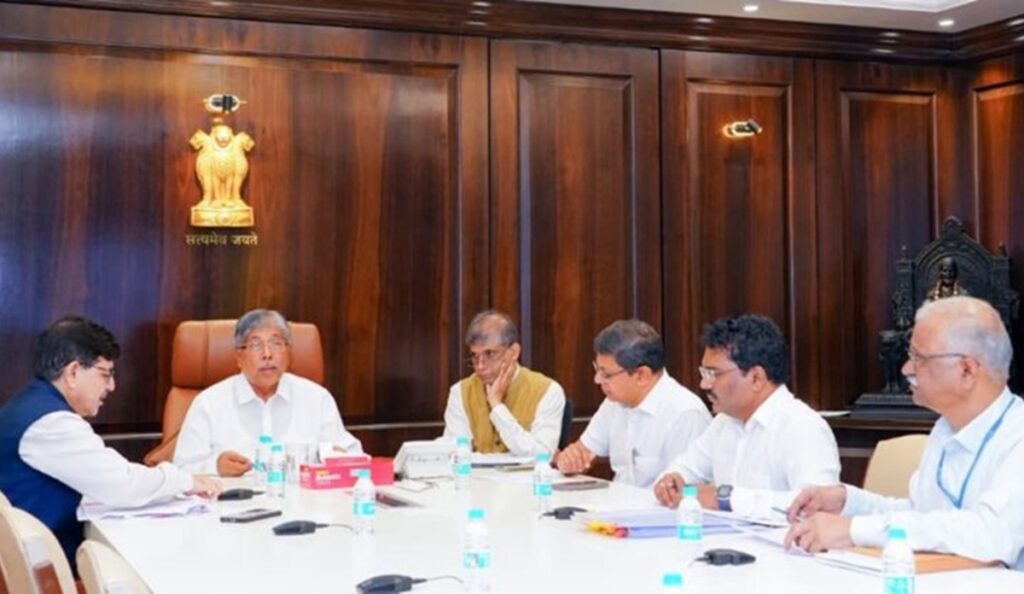 विद्यार्थ्यांशी नियमित बोला, त्यांच्या समस्या ऐकाः कुलगुरू व प्रकुलगुरूंना चंद्रकांतदादांचे निर्देश; पण ‘कुलुपबंद पहाऱ्या’त संवादसेतू सांधणार कसा? हाच यक्ष प्रश्न