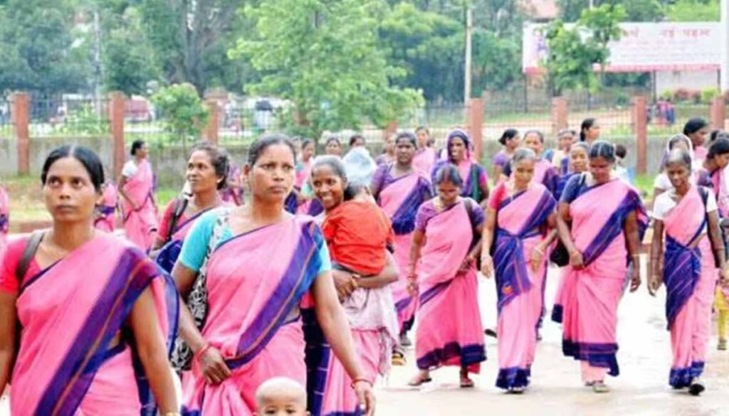 अंगणवाडी सेविका व मदतनीसांना दिवाळीपूर्वीच प्रत्येकी दोन हजार रुपयांची भाऊबीज!
